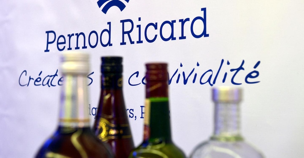 Pernod Ricard rinuncia all’accordo con il PSG dopo lo «sciopero del pastis» Pernod Ricard rinuncia all’accordo con il PSG dopo lo «sciopero del pastis»