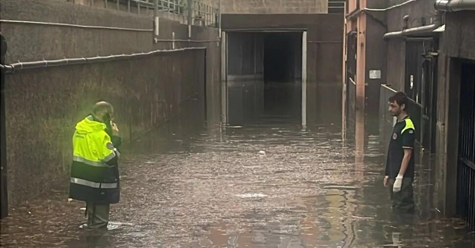 Maltempo: crolla un ponte nel Torinese, Cogne isolata Maltempo: crolla un ponte nel Torinese, Cogne isolata