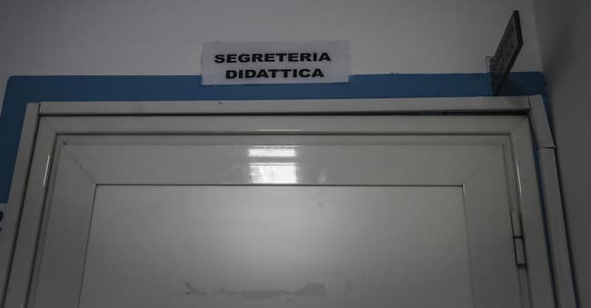 SCUOLA SCUOLE STRUTTURA SCOLASTICA INSEGNAMENTO SEGRETERIA DIDATTICA SCUOLA ITCS PERTINI FALCONE ISTITUTO DI ISTRUZIONE SUPERIORE IIS