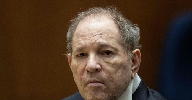(FILES) Former film producer Harvey Weinstein appears in court at the Clara Shortridge Foltz Criminal Justice Center in Los Angeles, California, on 4 October 2022. UK prosecutors on September 5, 2024 said they were dropping a sexual assault case against Hollywood movie mogul Harvey Weinstein as there was no "realistic prospect of conviction". The Crown Prosecution Service (CPS) in June 2022 said it had authorised police to charge Weinstein with two counts of indecent assault but the CPS said it had now decided to "discontinue criminal proceedings" against him. (Photo by ETIENNE LAURENT / POOL / AFP)
