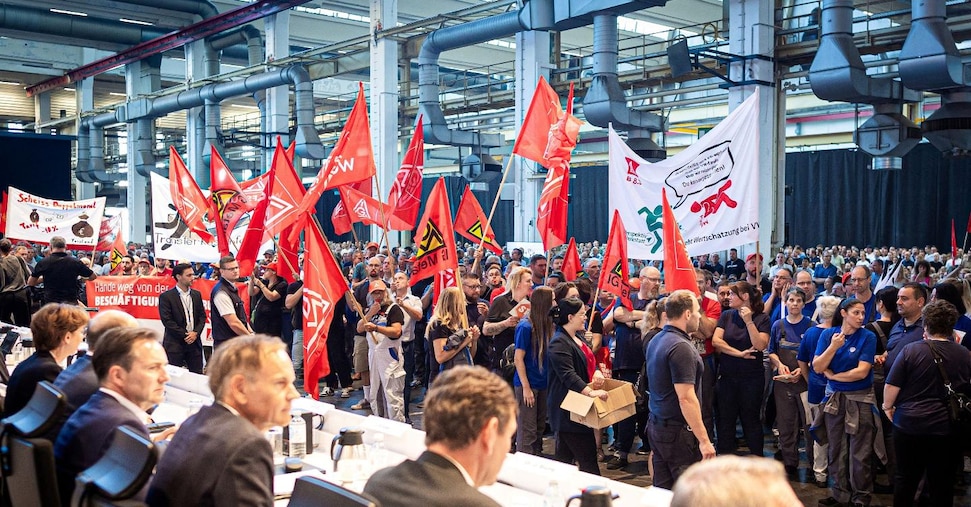Volkswagen rescinderà il contratto collettivo sulla garanzia del lavoro: licenziamenti più facili