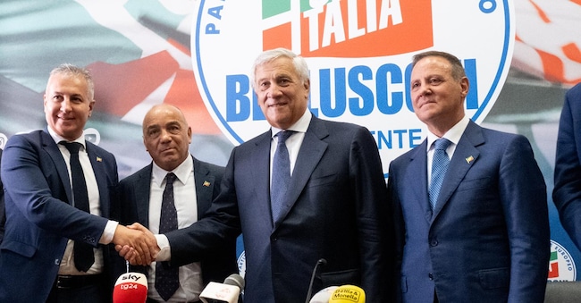 La conferenza stampa per l’ufficializzazione dell’ingresso dell’intero gruppo Psdaz del consiglio regionale della Sardegna in Forza Italia