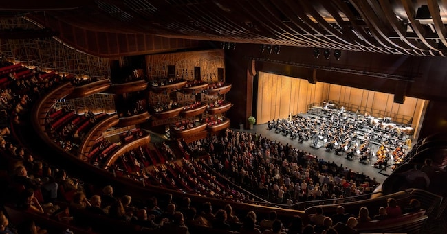 Il Dubai Opera, con oltre 2mila posti, è di proprietà del gruppo Emaar