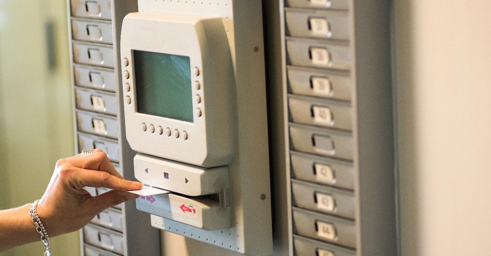 È legale registrare le presenze dei lavoratori tramite badge e smartphone