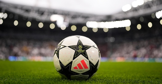 Pallone ufficiale della Uefa Champions League prima del match fra Juventus e Psv Eindhoven