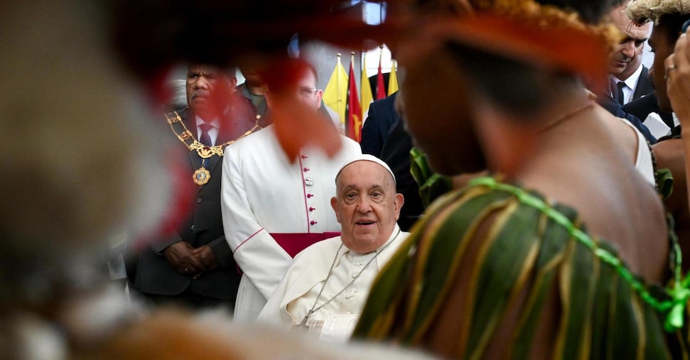 Il Papa: «Entrambi i candidati in Usa sono contro la vita. Vorrei visitare la Cina»