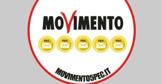 Il post Facebook con cui Beppe Grillo, nel pieno dello scontro con Giuseppe Conte sul futuro del Movimento, torna a fare ironia postando il simbolo del M5s con scritto "Movimento5pec" e commenta: "Consigli per il nuovo simbolo...", Facebook / Beppe Grillo (Ansa)