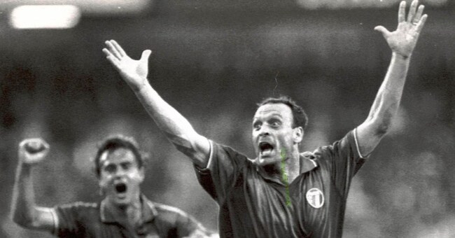 Toto' Schillaci esulta per il gol durante la semifinale dei Mondiali Italia-Argentina, in una immagine di archivio.
ANSA