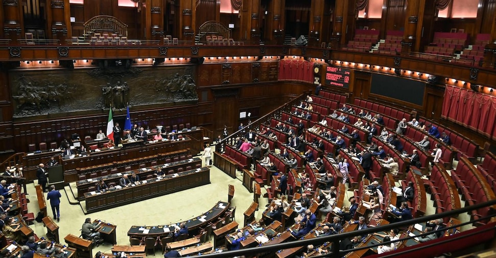 Verso il sì al Ddl Sicurezza: dall’alt alla cannabis light alle armi libere per gli agenti Verso il sì al Ddl Sicurezza: dall’alt alla cannabis light alle armi libere per gli agenti