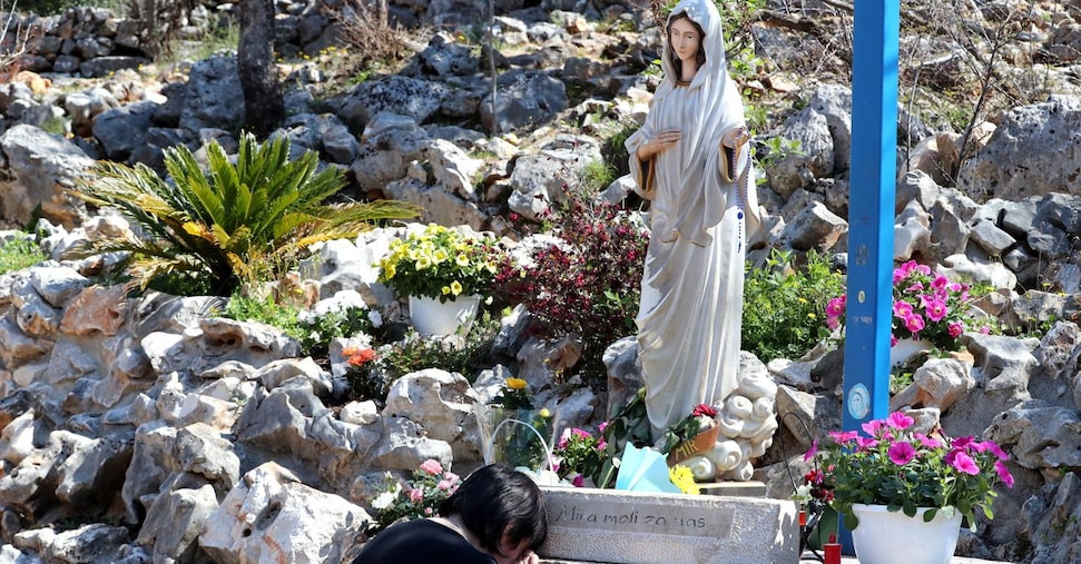 Medjugorje, il Vaticano dà via libera alla “devozione” ma tace sulla dimensione “soprannaturale” Medjugorje, il Vaticano dà via libera alla “devozione” ma tace sulla dimensione “soprannaturale”