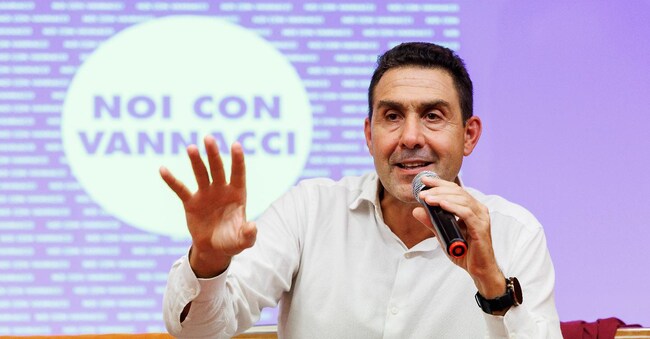 Roberto Vannacci durante la chiusura dell’evento organizzato dall’;associazione Noi con Vannacci a Viterbo (Photo by Roberto Monaldo / LaPresse)