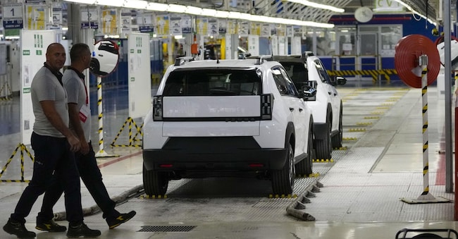 La nuova Fiat Grande Panda prodotta nello stabilimento Stellantis di Kragujevac in Serbia. (AP Photo/Darko Vojinovic)