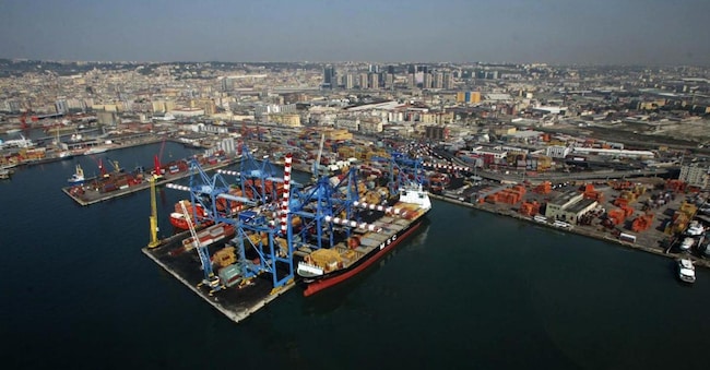 PORTO DI NAPOLI NAVE NAVI ATTRACCO IMBARCAZIONE IMBARCAZIONI ORMEGGIO BARCA BARCHE