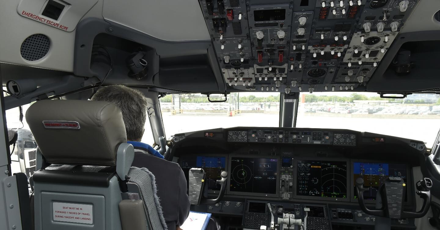 Piloti Ue: mantenerne due negli aerei, altrimenti rischi per la sicurezza