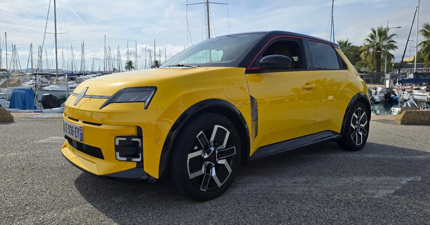 Anteprima Renault 5 elettrica: l’abbiamo già provata in anteprima. Come va, come è fatta e quanto costa