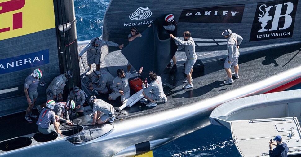 Luna Rossa supera l’incidente a Barcellona e pareggia nella Louis Vuitton Cup Luna Rossa supera l’incidente a Barcellona e pareggia nella Louis Vuitton Cup