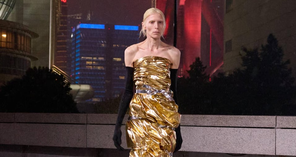 Balenciaga insegue il caos, perché la moda non deve aver paura di sbagliare Balenciaga insegue il caos, perché la moda non deve aver paura di sbagliare