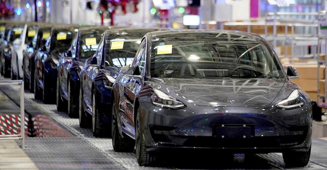 Tesla Model 3 prodotte in Cina nella fabbrica di Shanghai. REUTERS/Aly Song/