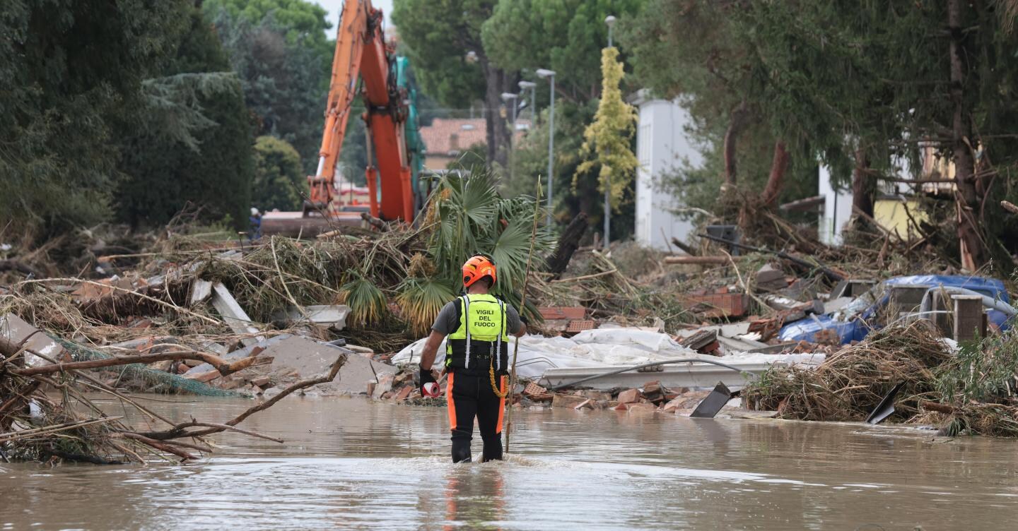 Maltempo, allerta rossa in Emilia Romagna. Il Lamone rompe ancora gli argini: 800 evacuati a Bagnocavallo