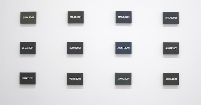 Date Paintings (twelve)”, 2001, di On Kawara. L’artista è presente ad “ArteNumero”, mentre quest’opera è esposta fino al 30/12 a “Begin Again: Repetition in Contemporary Art”, al Philadelphia Museum of Art. ©ON KAWARA, COURTESY Philadelphia Museum of Art (PMA)