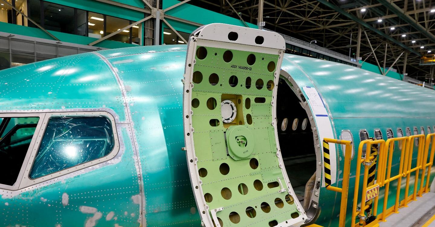 Boeing 737, nuovo allarme sicurezza: «Movimenti del timone bloccato in fase di atterraggio»