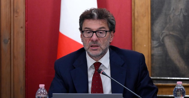 Il ministro dell'Economia e delle Finanze, Giancarlo Giorgetti, durante l'audizione davanti le Commissioni Bilancio di Camera e Senato, nell'ambito dell'attività conoscitiva preliminare all'esame del Piano strutturale di bilancio di medio termine 2025-2029, presso la Sala del Mappamondo di Montecitorio.