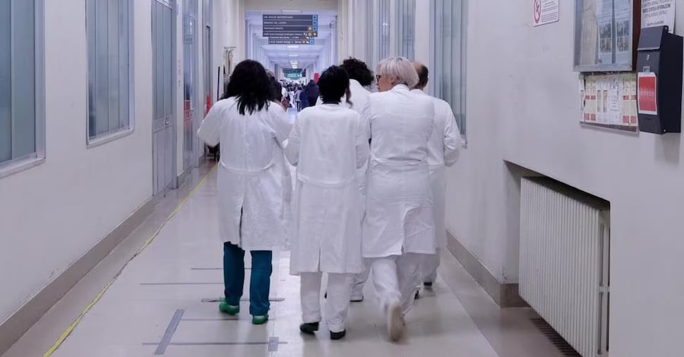 Sanità, la tempesta perfetta: abbiamo i medici più vecchi e pochi infermieri sottopagati