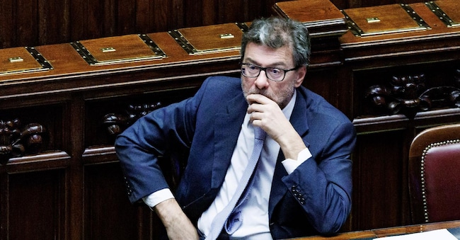 Il ministro dell’Economia Giancarlo Giorgetti alla Camera dei deputati durante il voto sul Piano strutturale di bilancio di medio termine 2025-2029, Roma, Mercoledì, 9 Ottobre 2024 (Foto Roberto Monaldo / LaPresse)