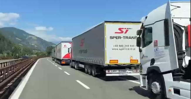 Il ministro dell’Economia Giancarlo Giorgetti ha spiegato che «gli autotrasportatori hanno una disciplina specifica e non sono interessati dal cosiddetto allineamento delle accise».