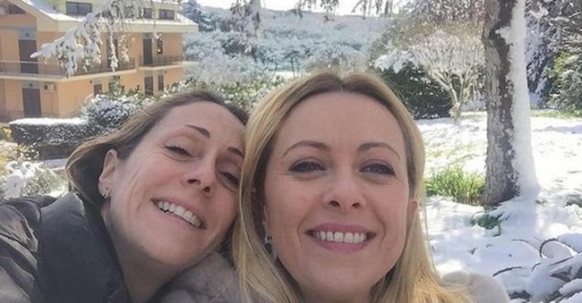 Giorgia Meloni e la sorella Arianna in una immagine tratta dal suo profilo Instagram. INSTAGRAM GIORGIA MELONI +++ ATTENZIONE LA FOTO NON PUO' ESSERE PUBBLICATA O RIPRODOTTA SENZA L'AUTORIZZAZIONE DELLA FONTE DI ORIGINE CUI SI RINVIA+++