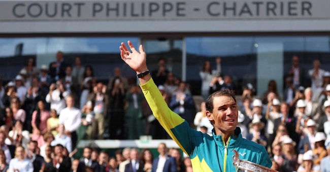 Rafa Nadal sul centrale del roland Garros, il campo dove ha messo a segno ben 14 trionfi