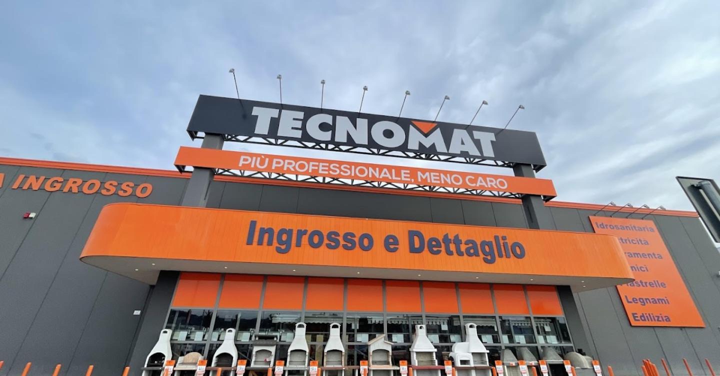 Tecnomat, operaio 25enne muore schiacciato da un carico di finestre