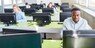 Gruppe Studenten lernt im E-Learning Seminar am Computer