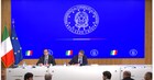 Il ministro dell Economia, Giancarlo Giorgetti (a destra nella foto)  e il viceministro Maurizio Leo (a sinistra) sono intervenuti in conferenza stampa per illustrare la manovra 2025.