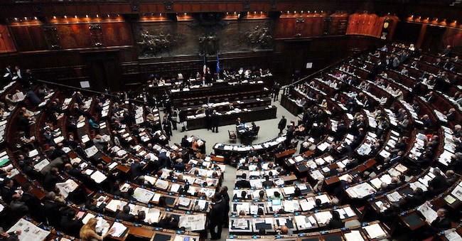 CAMERA DEI DEPUTATI  MONTECITORIO  PARLAMENTO  AULA  BANCHI  DEPUTATI  PARLAMENTARI  ONOREVOLI  POLITICI  EMICICLO