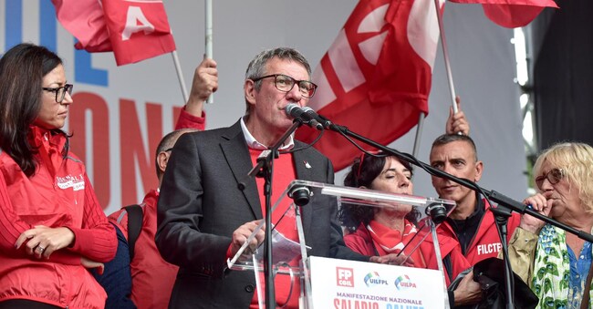 MAURIZIO LANDINI SINDACALISTA CGIL MANIFESTAZINE SINDACATI ROMA "SALARIO, SALUTE, DIRITTI E OCCUPAZIONE"