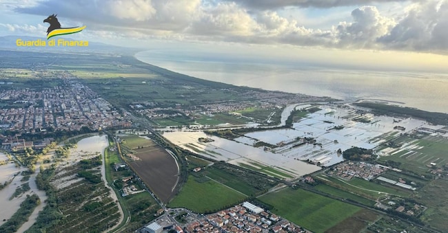 Una immagine dall'alto dopo l'esondazione del fiume Cecina, in provincia di Livorno, 19 ottobre 2024. ANSA/GUARDIA DI FINANZA 