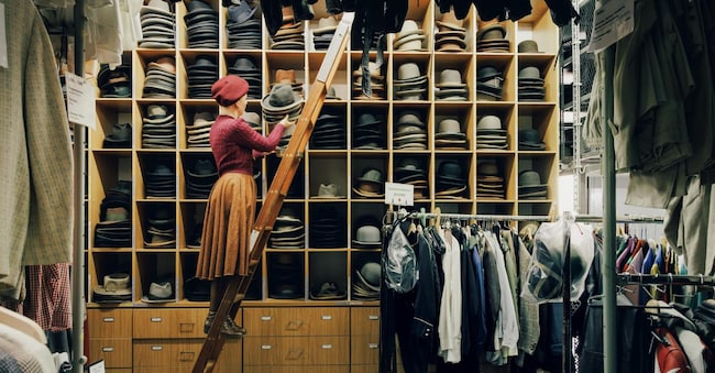 Selezione dei cappelli ospitati dalla Theaterkunst di Berlino. © Felix Brüggemann