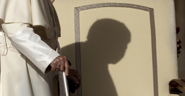 Papa Francesco durante l’udienza a piazza San Pietro. ANSA/MASSIMO PERCOSSI