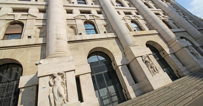 Milano: il palazzo della Borsa in piazza Affari