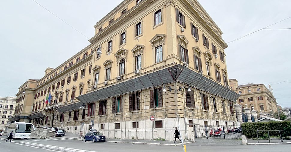 Comuni, tagli da 3,5 miliardi agli investimenti 2025-2029 Comuni, tagli da 3,5 miliardi agli investimenti 2025-2029