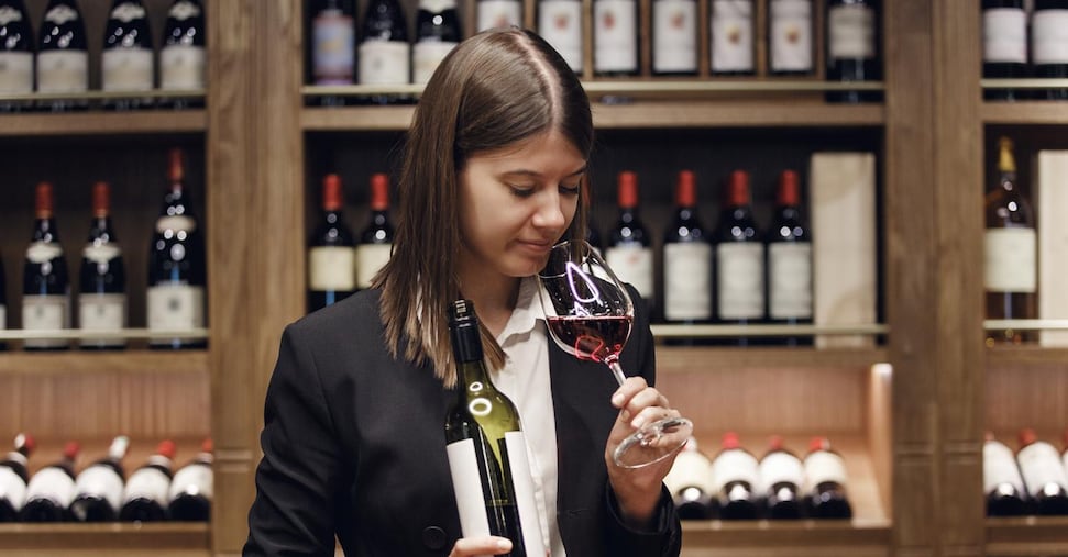 Vino, come riconoscere al volo i difetti di una bottiglia appena stappata