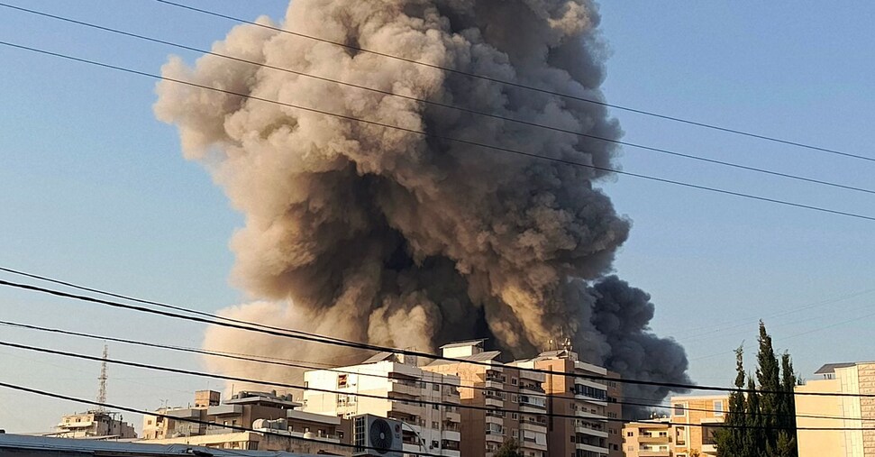 Guerra, ultime notizie. Hezbollah: razzi su base intelligence vicino a Tel Aviv. Media: 5 uccisi in raid israeliano a Nuseirat