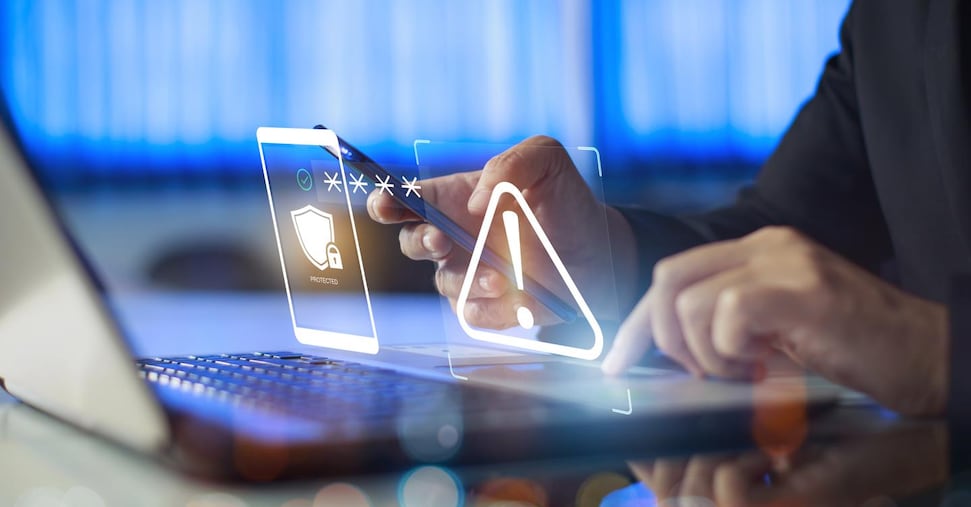 Informazioni aziendali esfiltrate da email e chat Informazioni aziendali esfiltrate da email e chat