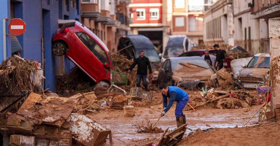 Spagna: allarme rosso per piogge torrenziali in Almeria, nuova allerta a Valencia. Le vittime salgono a 213