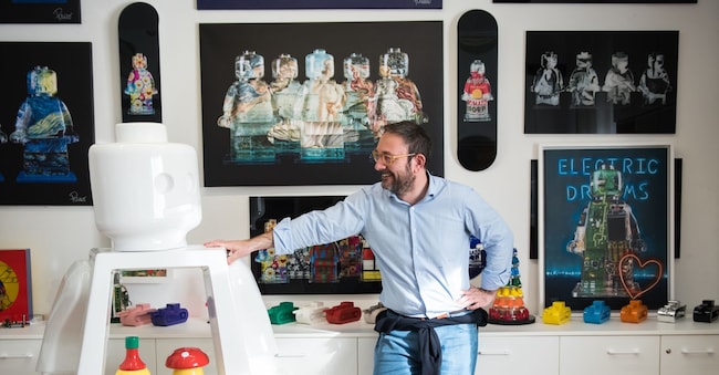 Broker e artista, Alessandro Piano nel suo studio a Genova