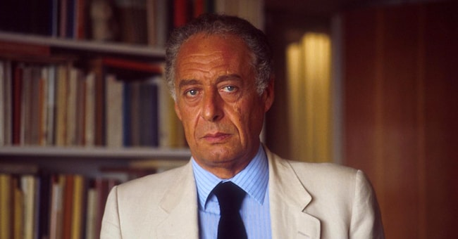 Lucio Colletti nella sua casa romana, 1985. (AGF)