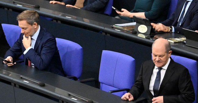 Il cancelliere tedesco Olaf Scholz (a destra) e il ministro delle Finanze Christian Lindner