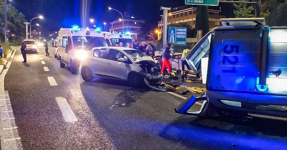 Roma, amputata una gamba a uno dei tre vigili travolti durante i rilievi di un incidente. L’autista è un carabiniere, positivo all’alcol test