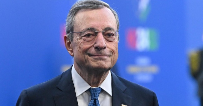 Mario Draghi. EPA/SZILARD KOSZTICSAK HUNGARY OUT